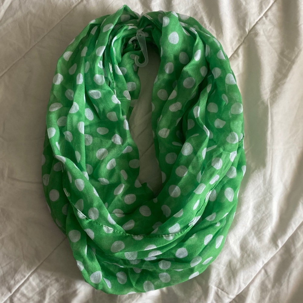 Green & white polkadot infinite scarf Vintage look